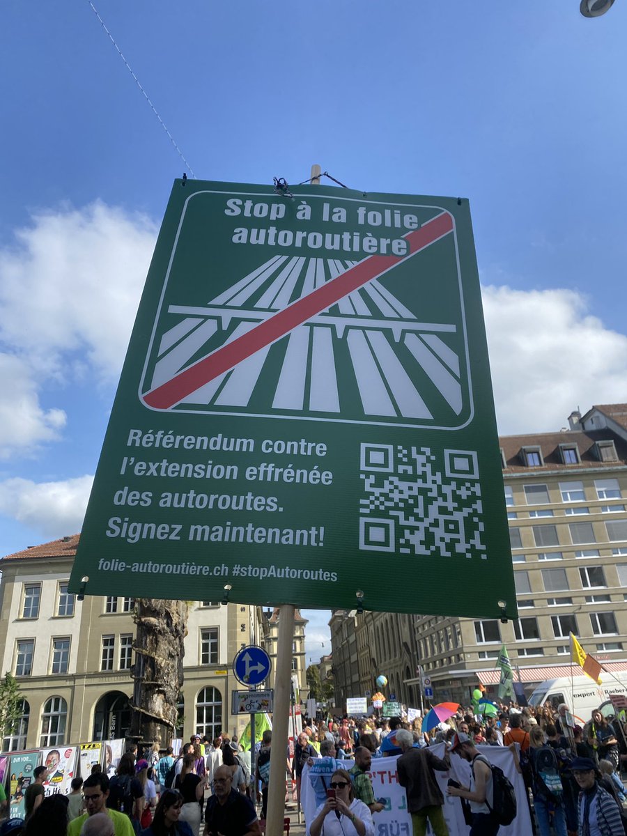 Dans 10 jours (le 10.10), il sera temps de signer, faire signer et récolter contre des projets autoroutiers inutiles, polluants, bétonnant des zones agricoles et défrichant des forêts!
-> contactez-nous à @ATEVaud pour des feuilles de signature!