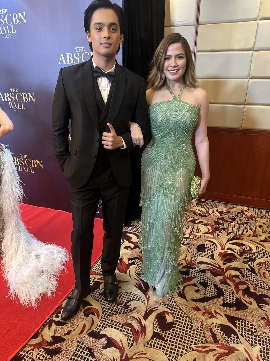 marineldcruz's tweet photo. Snapshots on the red carpet of the 2023 ABS-CBN Ball: KD Estrada and Alexa Ilacad  
#ABSCBNBall2023 #KDlex #ABSCBNBall2023RedCarpet https://t.co/ksW2iOljov