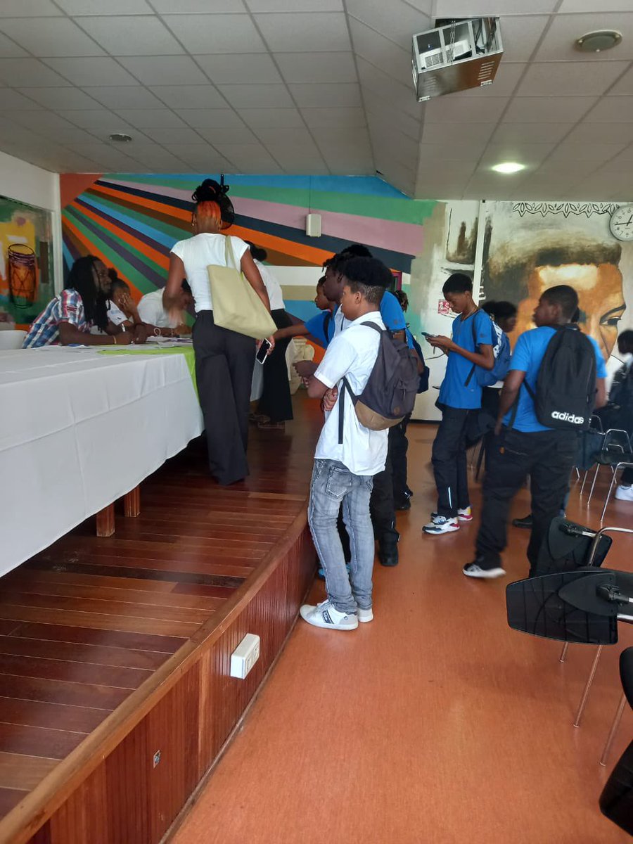 👥📣 Semaines de l'Engagement Lycéen à JUMINER 
Nos lycéens sont motivés et prêts à s'investir pour contribuer positivement à la vie de notre établissement. Ensemble, nous pouvons faire la différence ! 💪👏