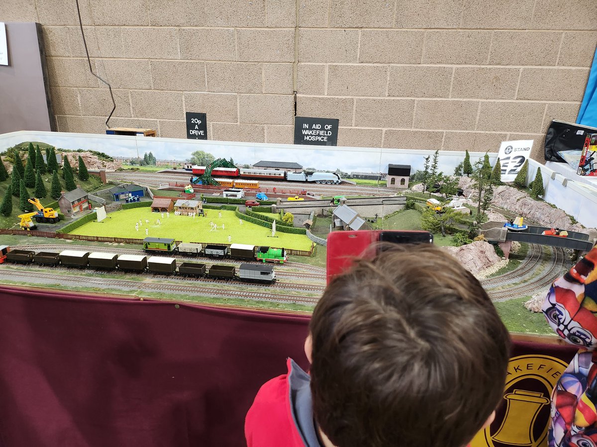 andreajenkyns's tweet photo. Great to take Clifford to #Wakefields 60th Model Railway Show. Its on all weekend so worth dropping by. https://t.co/1Hnh20IQLs