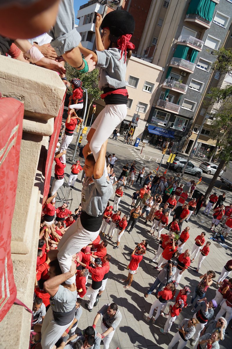 carlespani's tweet photo. @borinots @CdBCN @CdSarria Pl. Comes #FMLesCorts
@borinots 4d8,5d7,7d7,p5balcó
@CdBCN 3d8,2d7,id5d7,5d7,p5balcó
@CdSarria 3d6,4d6a,4d6,2p4
#castellers #castells https://t.co/I6z66MZGGB