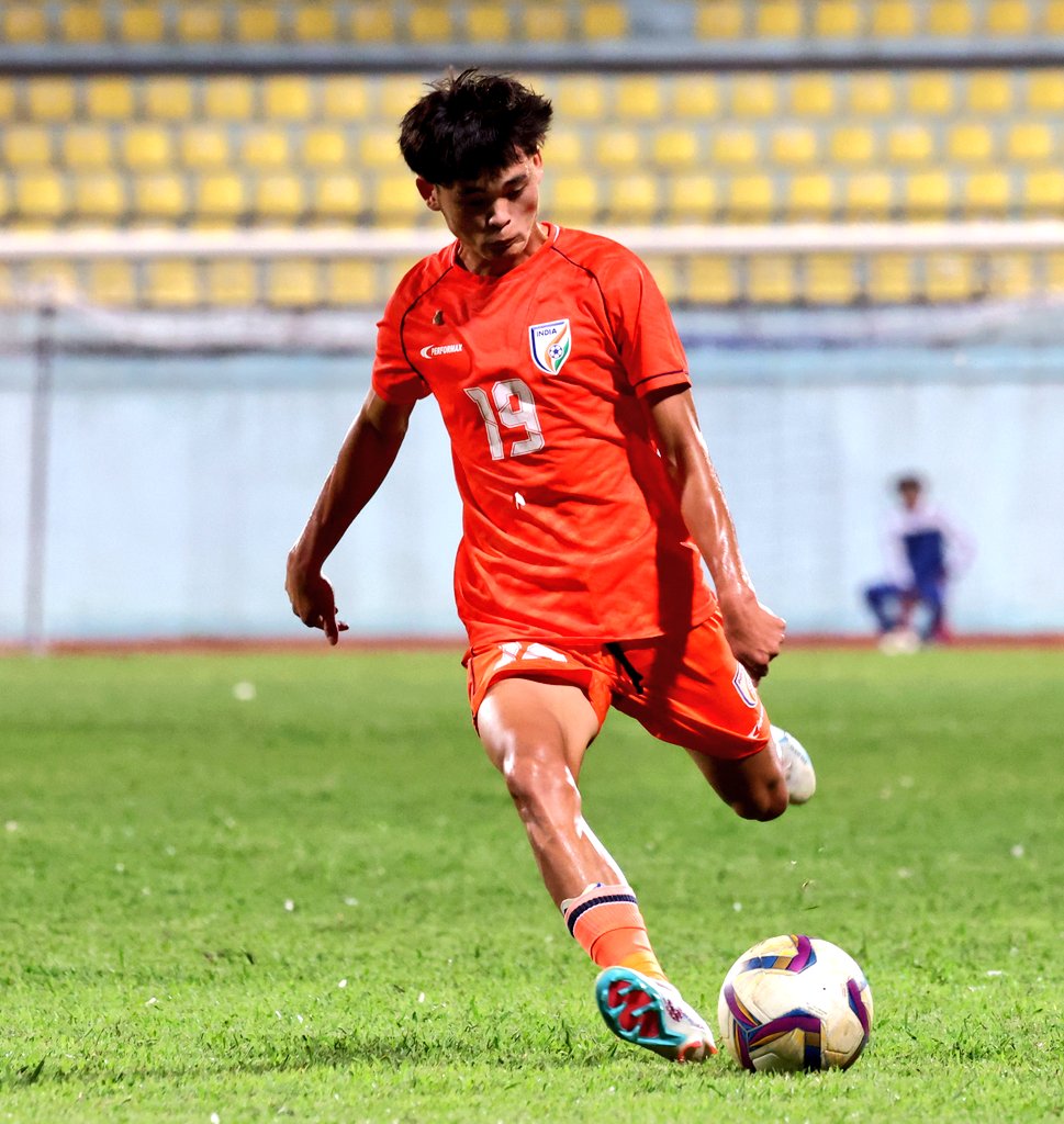85' KIPGEN SCORES AGAIN!

It was a much tamer shot from a Free-kick that evaded one and all, and trickles in! ✨

PAK 🇵🇰 0-2 🇮🇳 IND

LIVE 💻 bit.ly/46wgEgl

#PAKIND ⚔️ #BlueColts 🐯 #U19SAFF2023 🏆 #IndianFootball ⚽