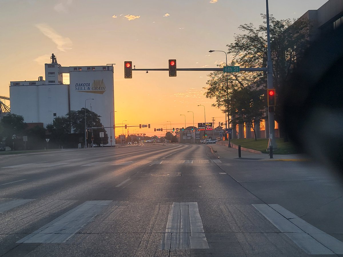 Dirtbag Economist tweet media