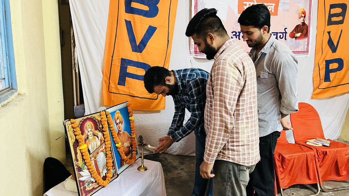 abvp4solan's tweet photo. अखिल भारतीय विद्यार्थी परिषद जिला सोलन का दो दिवसीय जिला अभ्यास वर्ग - 2 का शुभारंभ,  राधाकृष्ण मंदिर नालागढ़ में द्वीप प्रज्वलित करके किया गया । https://t.co/Bloi47G1Jx