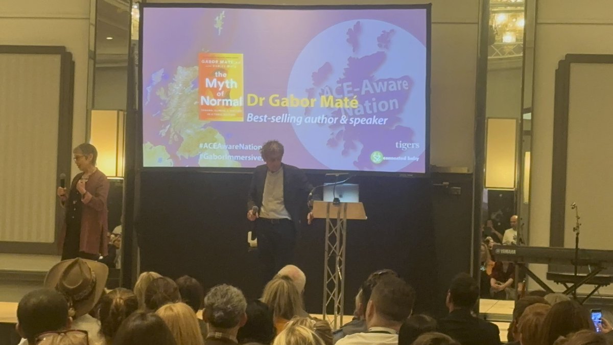 TIGERS_UK's tweet image. How comforting that Rae has joined her companion husband @DrGaborMate on the stage sharing her insights and stories of childhood experiences #conditionallove is a dangerous thing always needing it and always afraid it won’t be there #safebase 

#ACEAwareNation #GaborImmersive23