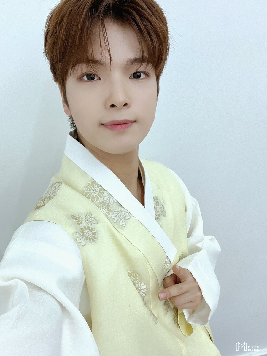 Ghost9_Brazil's tweet photo. [📷| Fancafe] 230930 #CHOIJUNSEONG 

2023 HAPPY CHUSEOK (Hanbok Selfie ver.) 

#Chuseok #추석 #최준성
#GHOST9 #고스트나인 
#Go_STORY #고스토리 https://t.co/GaPGZXIjKQ