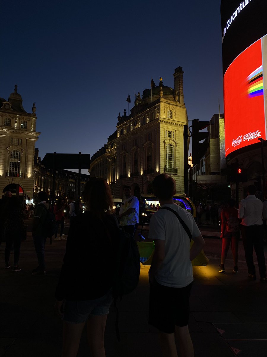 charhaes's tweet photo. Flashback naar Londen https://t.co/rVtwqG3ZSk