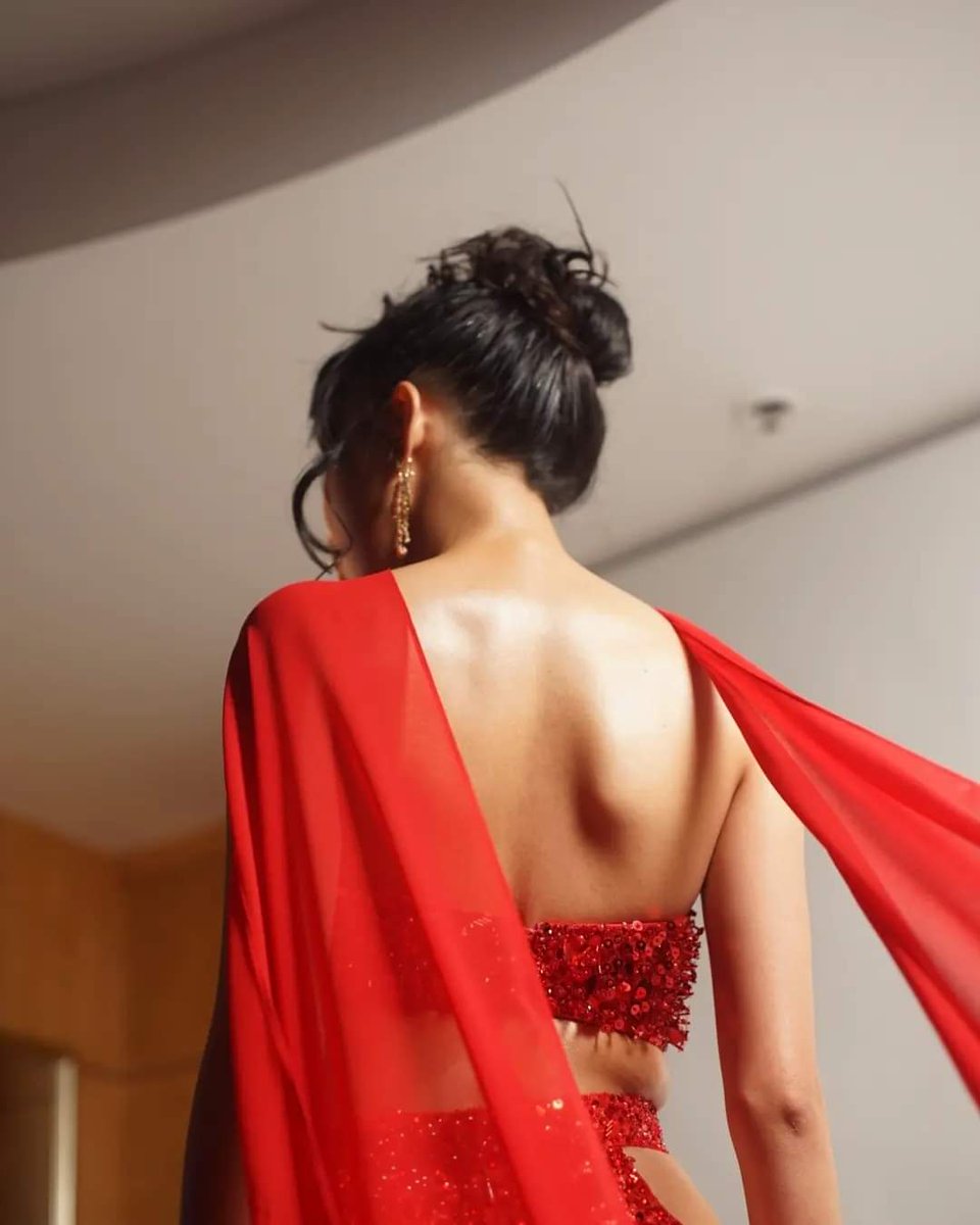 Enero___27's tweet photo. Stunning and hot...... ❤️❤️❤️

MAYWARD MAGICAL NIGHT

#MayWard
#EdwardBarber 
#MaymayEntrata 

@Barber_Edward_ 
@maymayentrata07 https://t.co/VMKoefTyec
