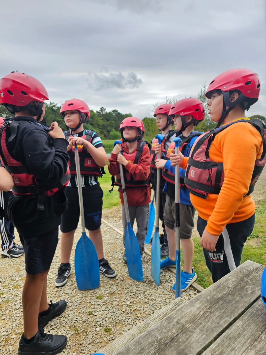 BarnwellY7Adv's tweet photo. Getting ready for rafting after lunch. 👍 https://t.co/dxFJe6ui7a
