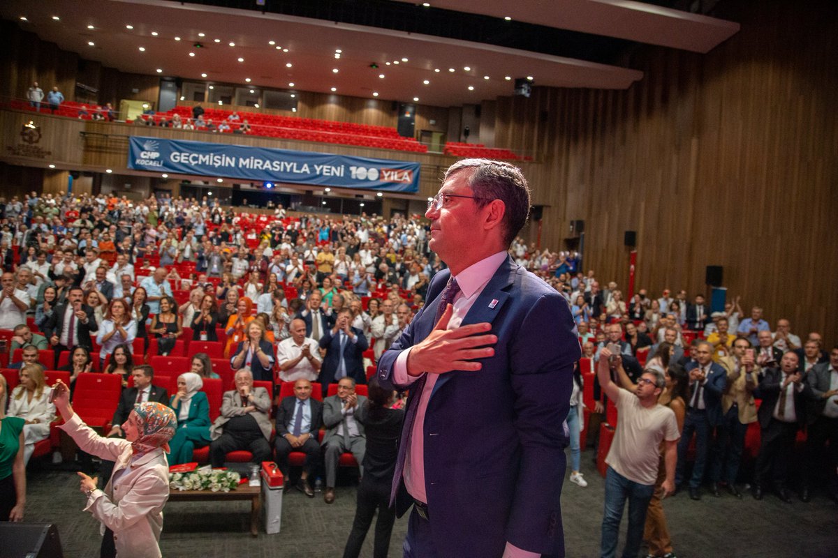 Yol arkadaşlarımla birlikte Kocaeli il kongremizdeyiz. 

Partimizin gençleşmesi, değişmesi, kadrolarının yenilenmesi, partimizde atanmışların değil seçilmişlerin söz sahibi olması için yola çıkıyoruz...

#YüzyılınDeğişimi
#DeğişiminYüzyılı
