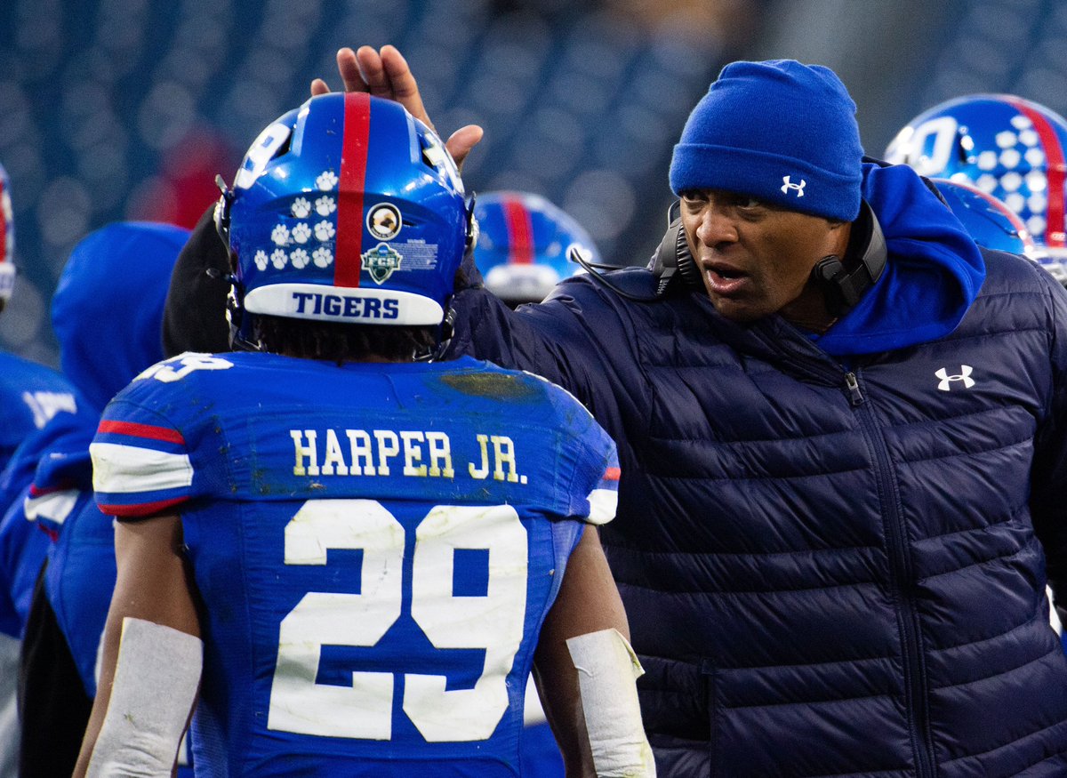 Blessed to receive an offer from Tennessee State University! 
<a href="/TSUTigersFB/">Tennessee State Football</a> 
<a href="/CoachMashack/">Kevin Mashack</a> 
<a href="/ThomasMinnick7/">Thomas Minnick</a> 
<a href="/JuCoFootballACE/">JuCo Football Forer</a>