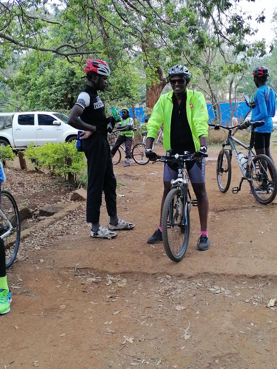 My 1st #CriticalmassNairobi appearance.
Overall a very nice way to spend a Saturday,
I loved the experience, most def coming back for October 
This month #DeafAwarenessMonth
#cycling
@CriticalMassNbi @BaiskeliC