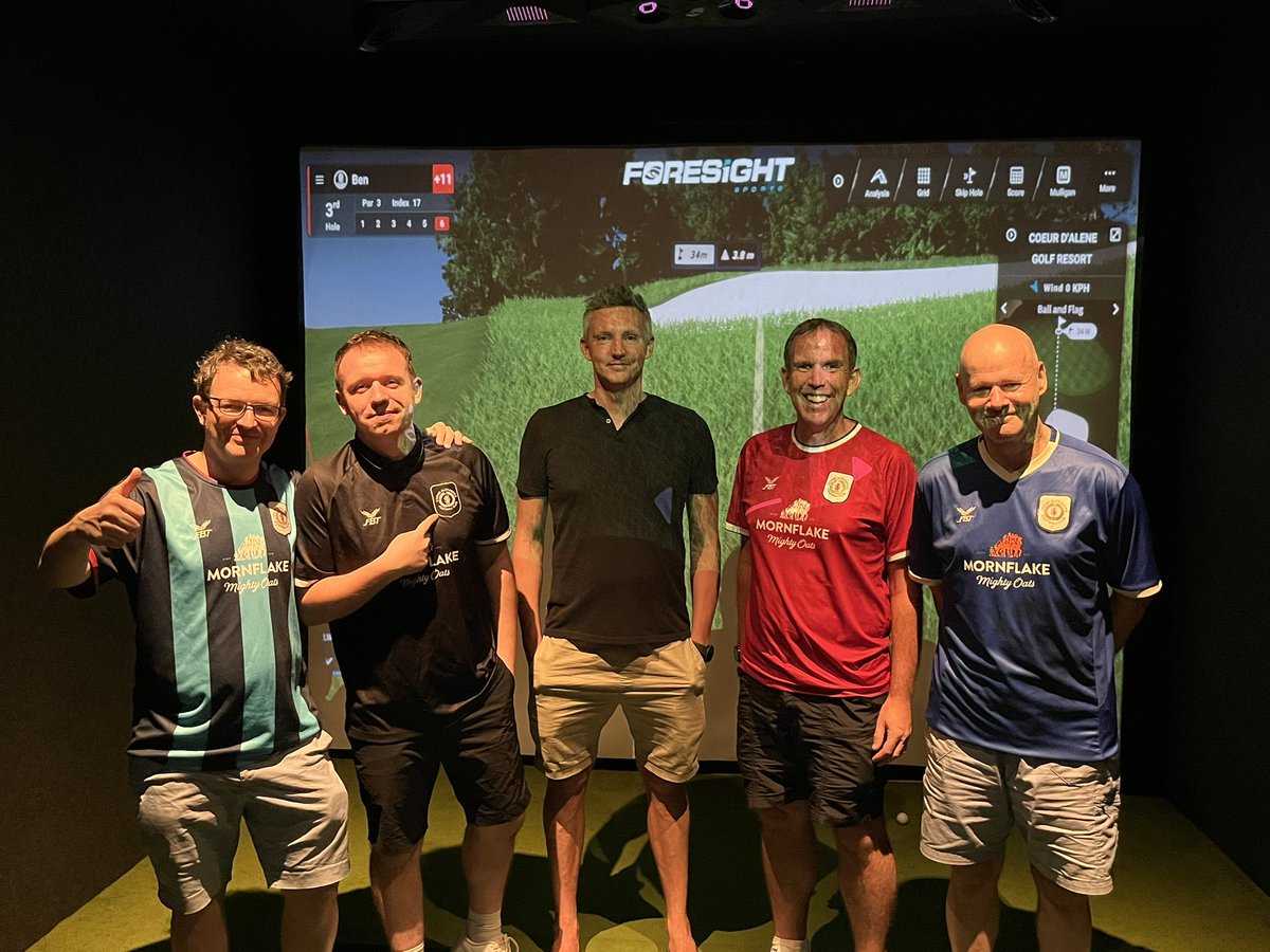 BenGeddes7's tweet photo. @RailwaymenThe @hairyhatton @FearnRussell Singapore supporters group managed to meet up for it! Fingers and everything else crossed. https://t.co/8TTkfQ7bdV