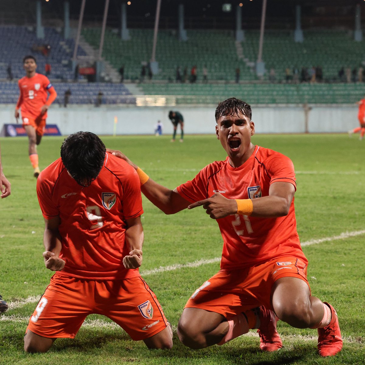 90+5' GOYARY JOINS THE PARTY 💥

He nods in a cross from the right into the 🔝 corner!

PAK 🇵🇰 0-3 🇮🇳 IND

LIVE 💻 bit.ly/46wgEgl

#PAKIND ⚔️ #BlueColts 🐯 #U19SAFF2023 🏆 #IndianFootball ⚽