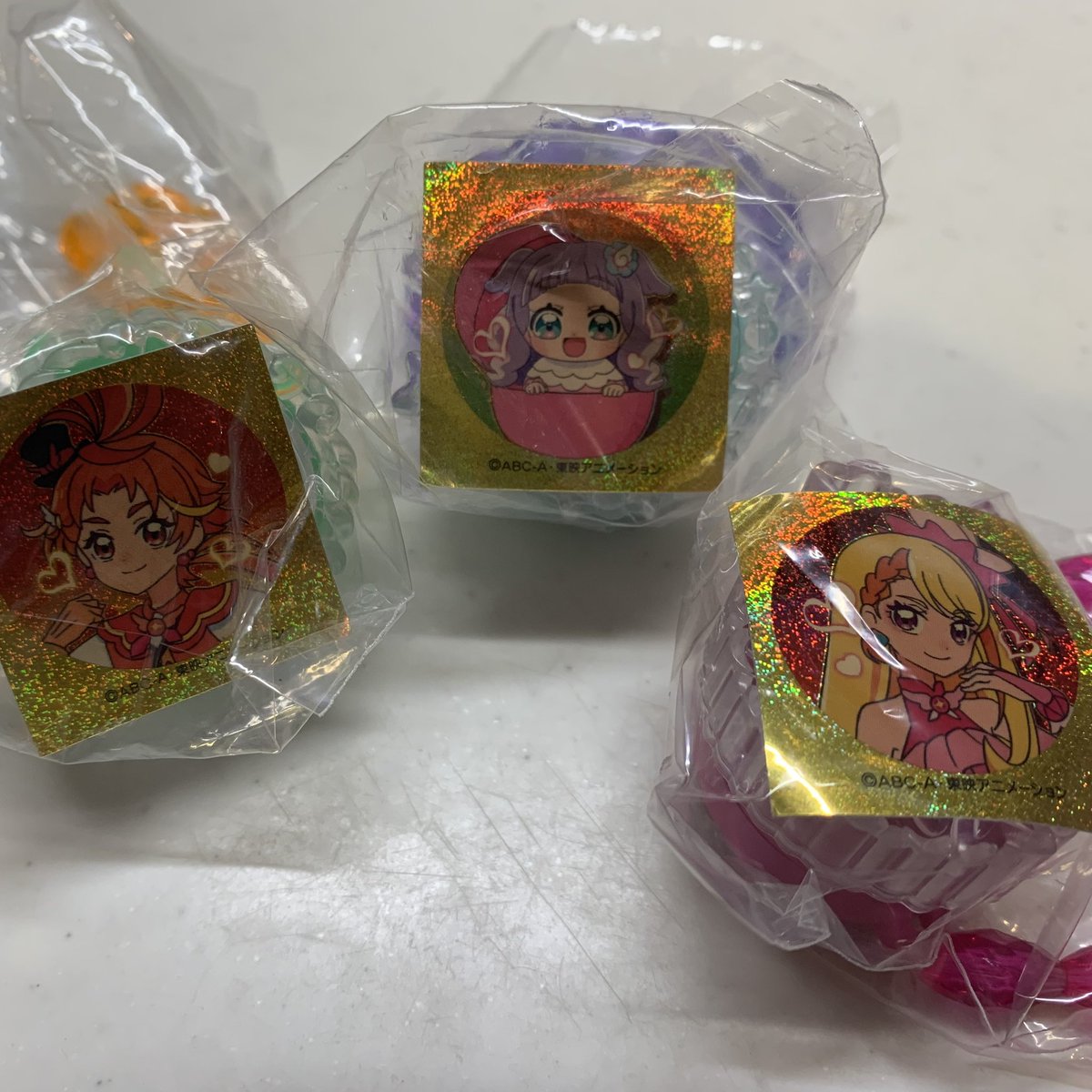 Nuts_Coco_'s tweet photo. グッズ買って時間が余ったから、プリキュア好きの娘にお土産を買いにゲーセンへ...そして推しの引いてあげれない母...すまん！
(推しは2枚目) https://t.co/PqMedKjjWl
