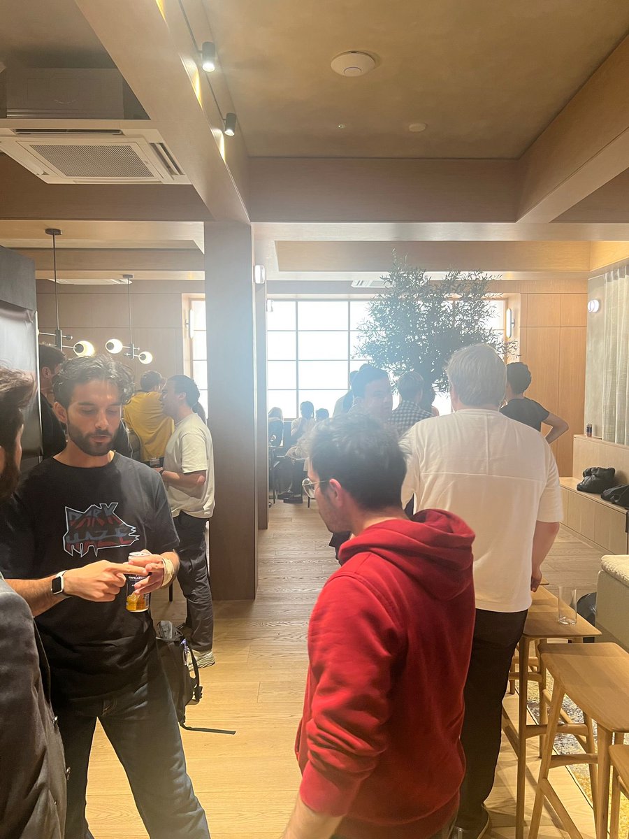 theaifurnace's tweet photo. Had a great night in 🇬🇧 as part of the Takeover Tour 🎉

Thanks to Surya, @adamcohenhillel and Zakhar for demo'ing and sharing more about the AI startups they’re building in London. 

See you at the next one! ✌️ https://t.co/FOZ8aySxdz