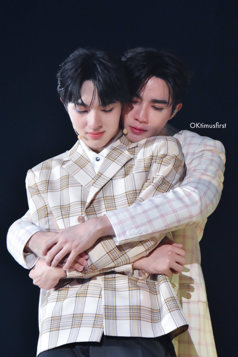 oktimusfirst's tweet photo. 300923 รักกันนานๆเน่อ #ZeeNuNewConcertDay1 #ZeeNunew #ZeePruk #Nunew https://t.co/Vh2Pj0rB9E