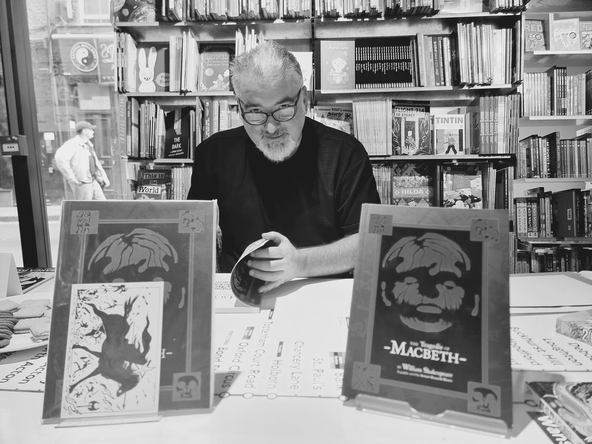 2000adSouthern's tweet image. The @Opipop signing in @GoshComics was hugely enjoyable.
Did you manage to grab a sketch or a signed copy of anything from Stewart?