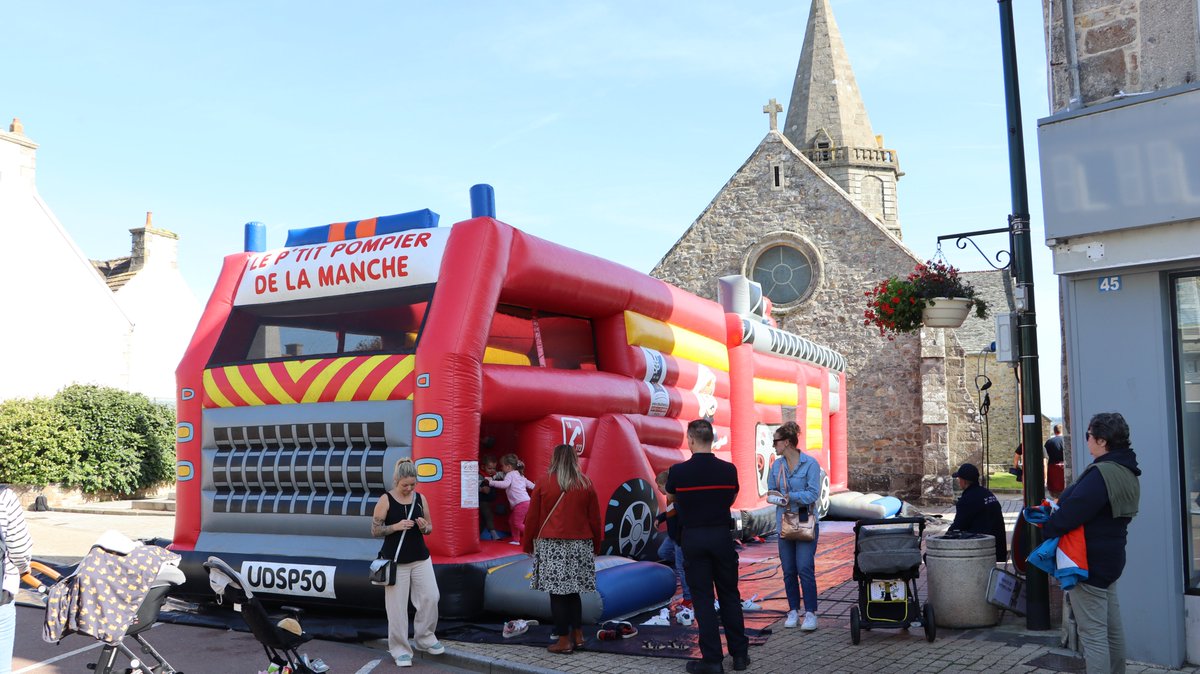 Le congrès départemental des #sapeurspompiers UDSP 50 , c'est aussi un village prévention avec de nombreuses animations gratuites dans le centre ville #lespieux . Jusqu'à 18h00, venez rencontrer les #sapeurspompiers #lamanche50 !