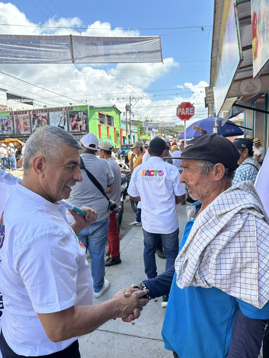 FerneyLozanoC's tweet photo. Estamos llevando la esperanza de cambio a cada Rincon Del Valle Del Cauca; porque estamos convencidos que este es nuestro objetivo: dignificar el campo, la vida y La Paz.
#ElValleVotaPacto
#FerneyGobernador https://t.co/hJA2Dc19NR