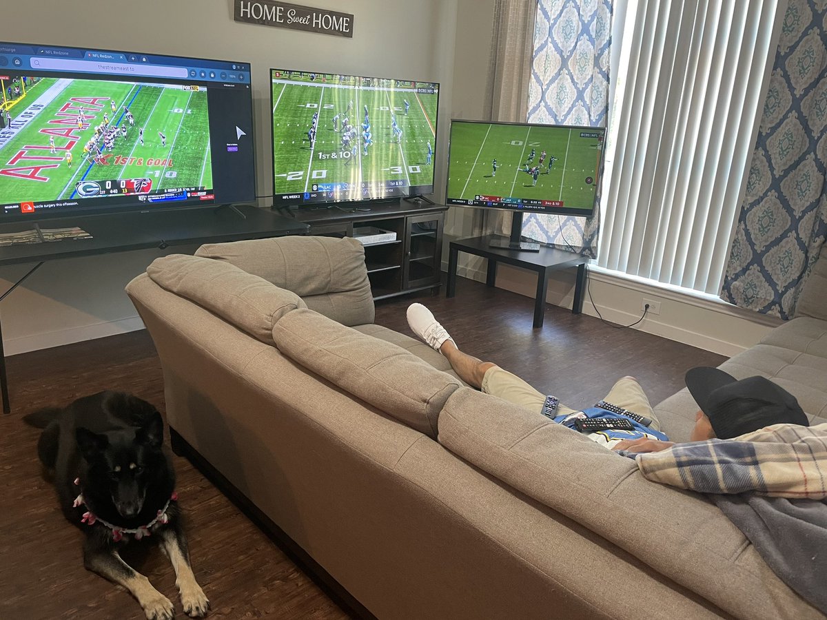 Ready for Sunday  🏈 again 🤣