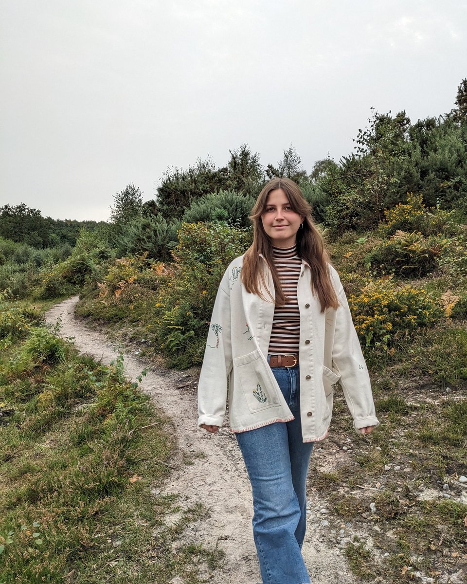 I had a wonderful evening playing #CambridgeFolkClub last night, huge thanks to everyone who came down. Tomorrow night I'm playing the @GreenNote - London folks, still time to grab your tickets! ticketweb.uk/event/izzie-wa…