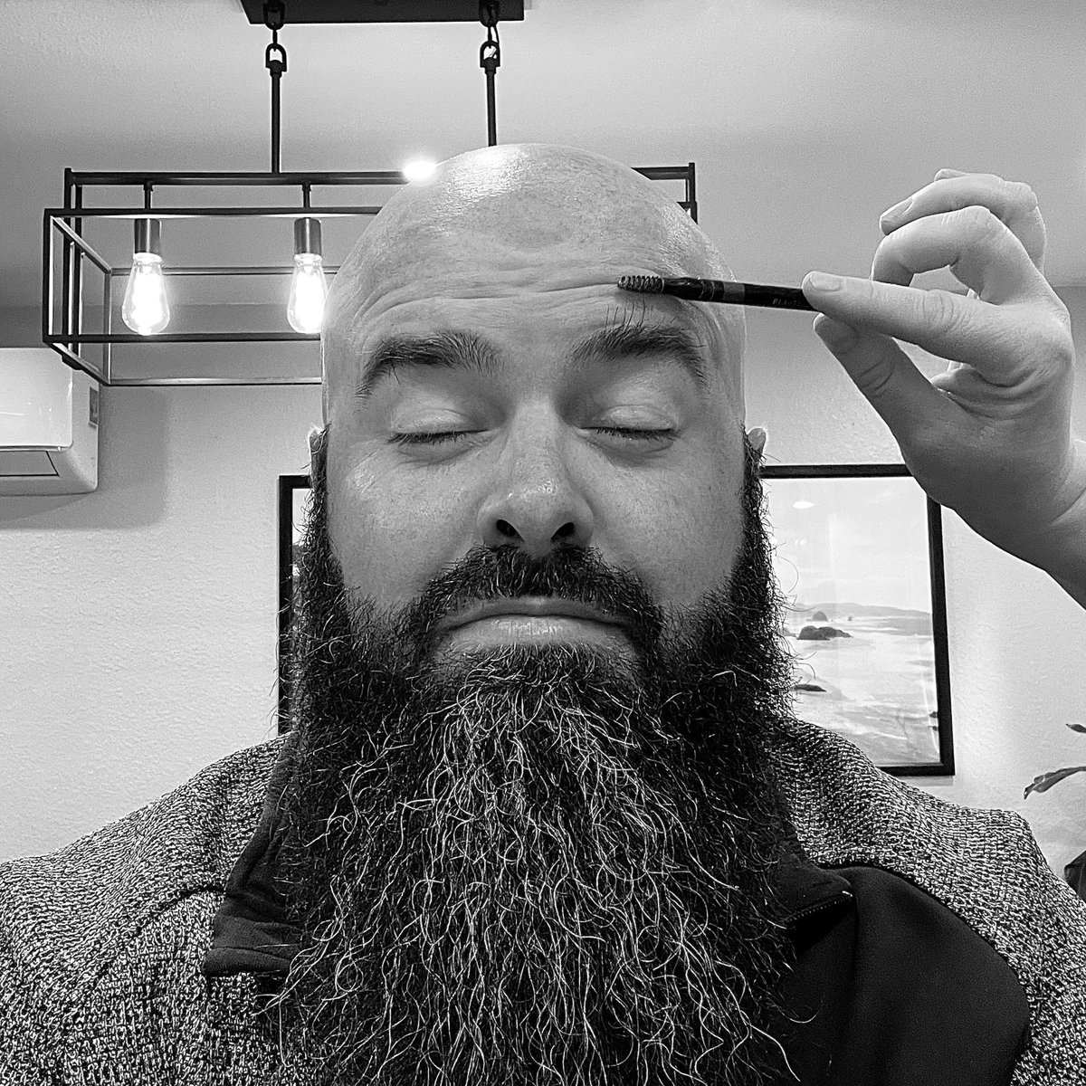 TheNetGuyDotCom's tweet photo. The struggle is real.  Mrs Net Guy helping tame these eyebrows before I go down to the studio and shoot a brand’s product video.  I can’t grow a stitch of hair on my dome, but my brows turn into caterpillars 🐛 on their own! #youtuber #thenetguy #bts https://t.co/tfGoDYAQxh