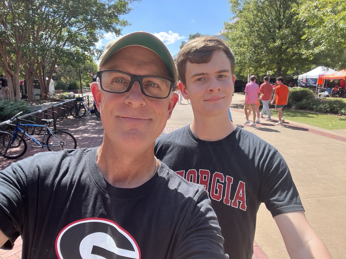 ScotHuntsberry's tweet photo. A beautiful day for #SEC football!#GoDawgs https://t.co/oqEsVKTrxV