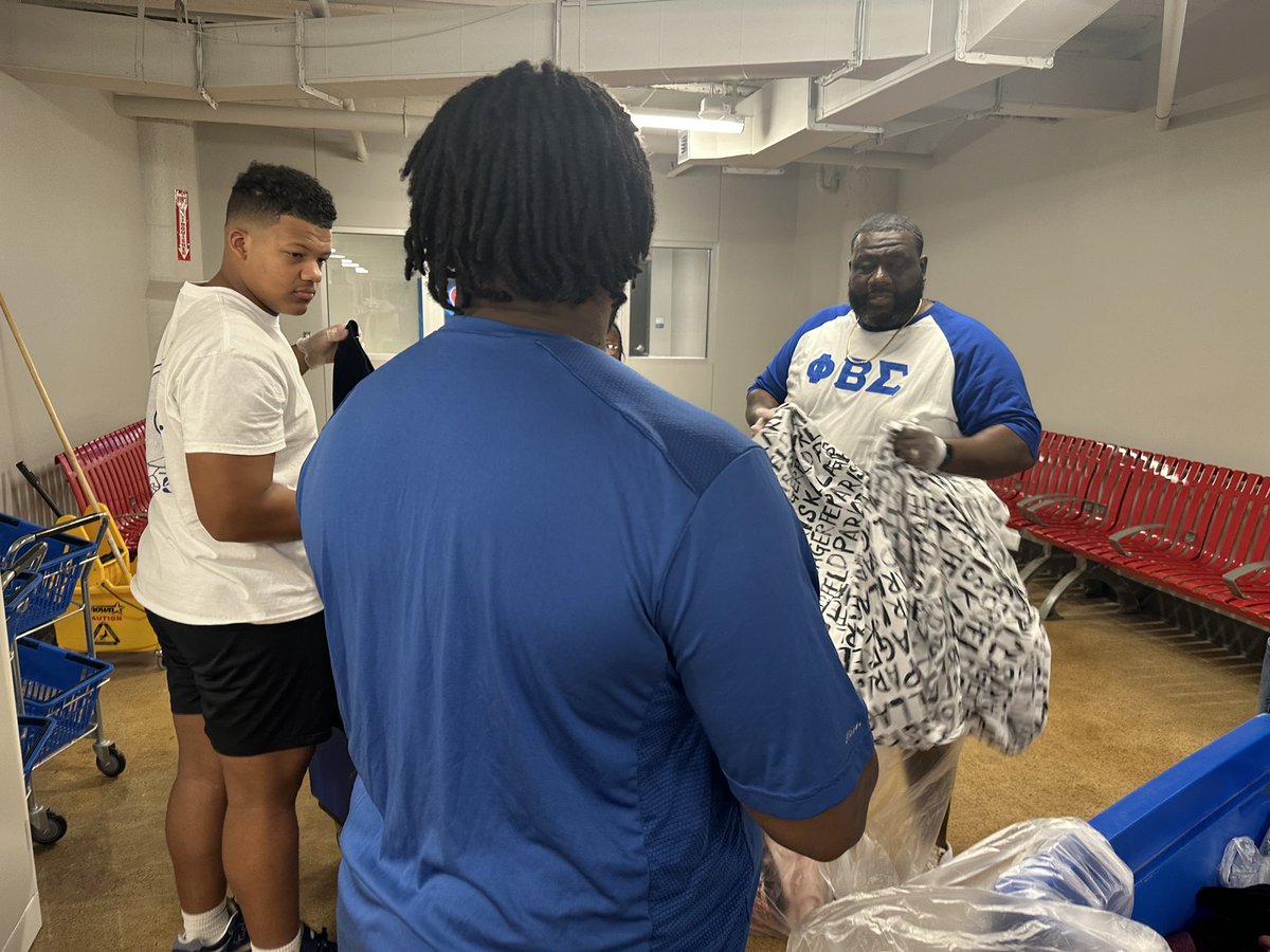 Culture for Service, Service for humanity! Had a great time servicing Dallas Life Homeless Shelter with my brothers for Phi Beta Sigma’s National Day of Service. #dallassigmas #sigmadayofservice #phibetasigma #gomab