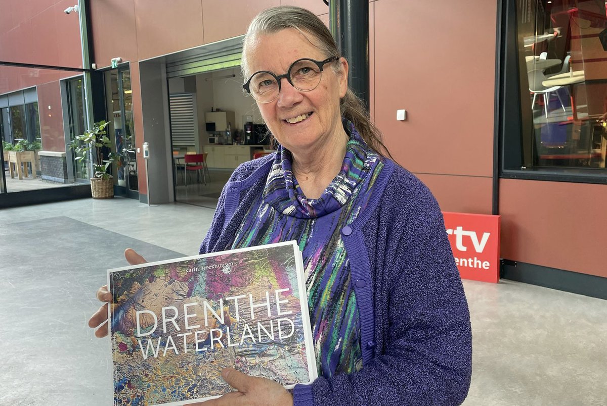 KarinBroekhuij1's tweet photo. Vanmiddag mocht ik bij @MargrietBenak vertellen over mijn komend #boek #drenthe waterland in het #radioprogramma #Cassata terug te luisteren @RTVDrenthe 13.40 en 14 uur https://t.co/hvMGsrpi2p