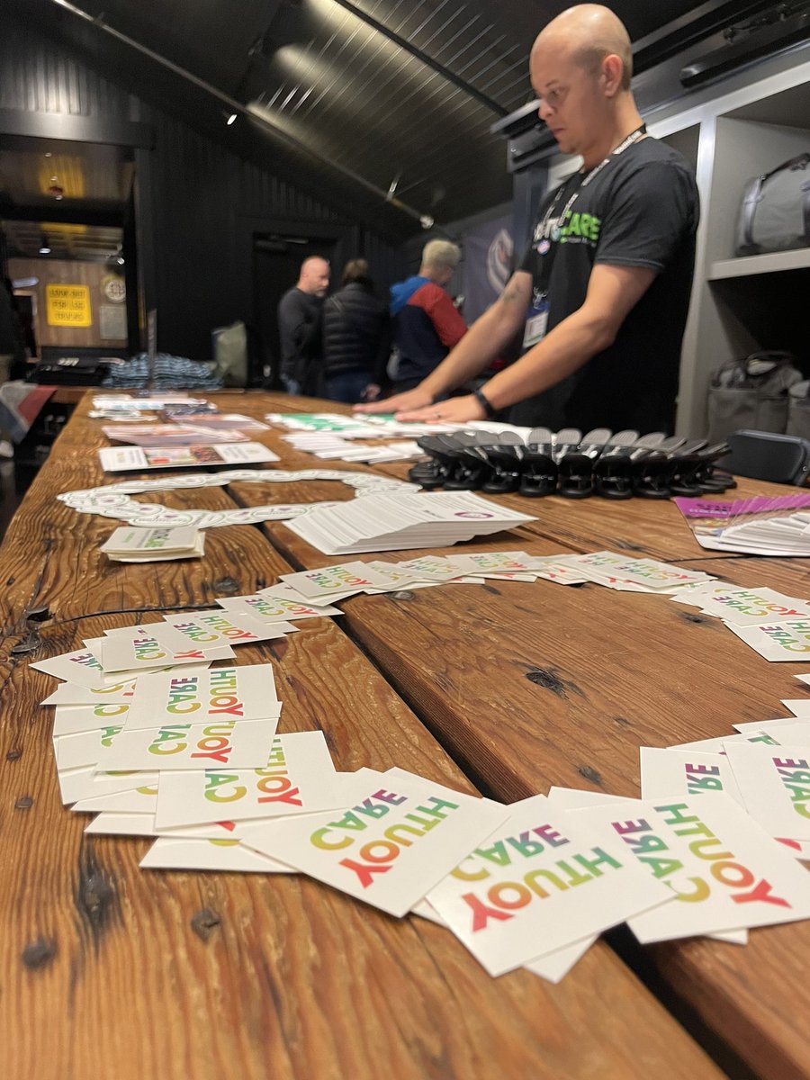 OneRoofFdn's tweet photo. We have arrived at the @filson flagship store with our partners @YouthCareSEA 

Reminder gently used &amp; new clothing will be accepted until the end of the year! https://t.co/2VVpsBCGOx