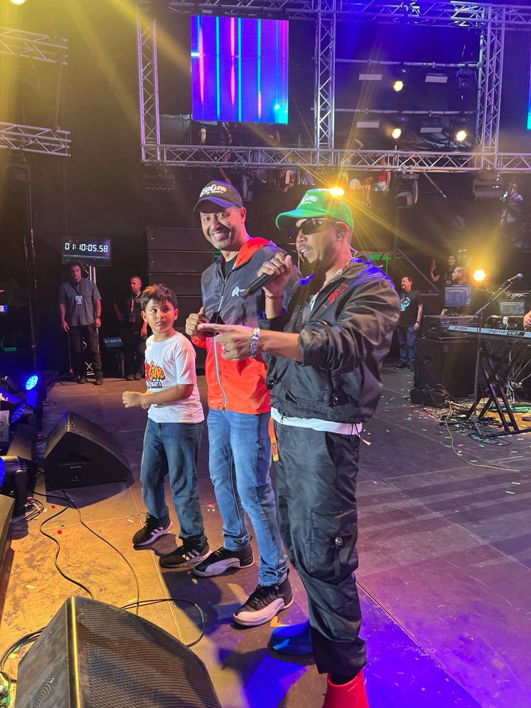 LuisJonasReyes's tweet photo. Nuestras felicitaciones al grupo “Ilegales” por su nominación a los Grammys latinos. Por cierto, nos acompañaron en la Feria Internacional de #Barquisimeto y disfrutamos de una tremenda presentación como nos tienen acostumbrado!! https://t.co/R2Z70gOBEr