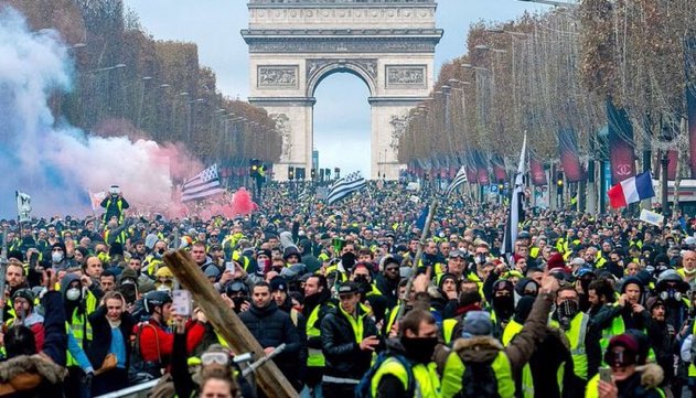 realmarcel1's tweet photo. Les appels à manifester le #14Octobre contre la machine à fabriquer des pauvres fleurissent un peu partout, comme au bon vieux temps des gilets jaunes.
C’est normal, rien ne va mieux… https://t.co/HyLI1YNuGT