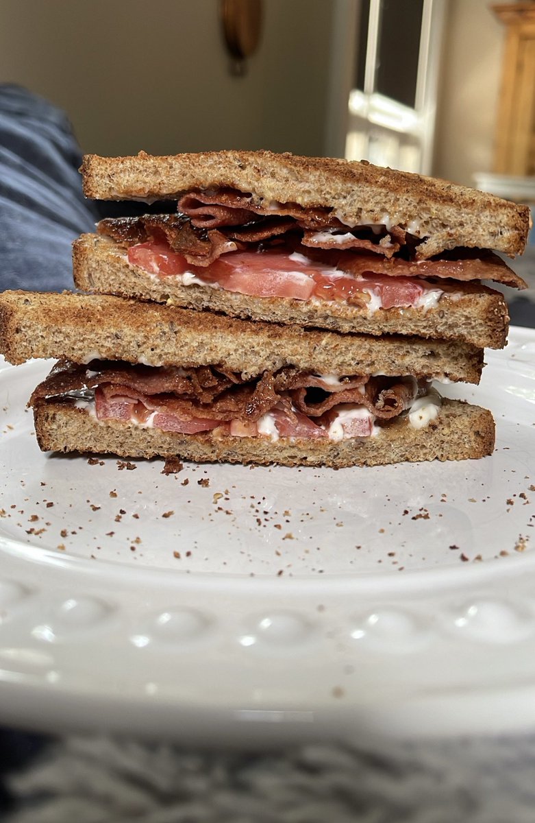 Friday a parent of one of my kids brought me tomatoes from their garden. Today my husband made me
a turkey bacon tamato sandwich. Feeling grateful 🤍