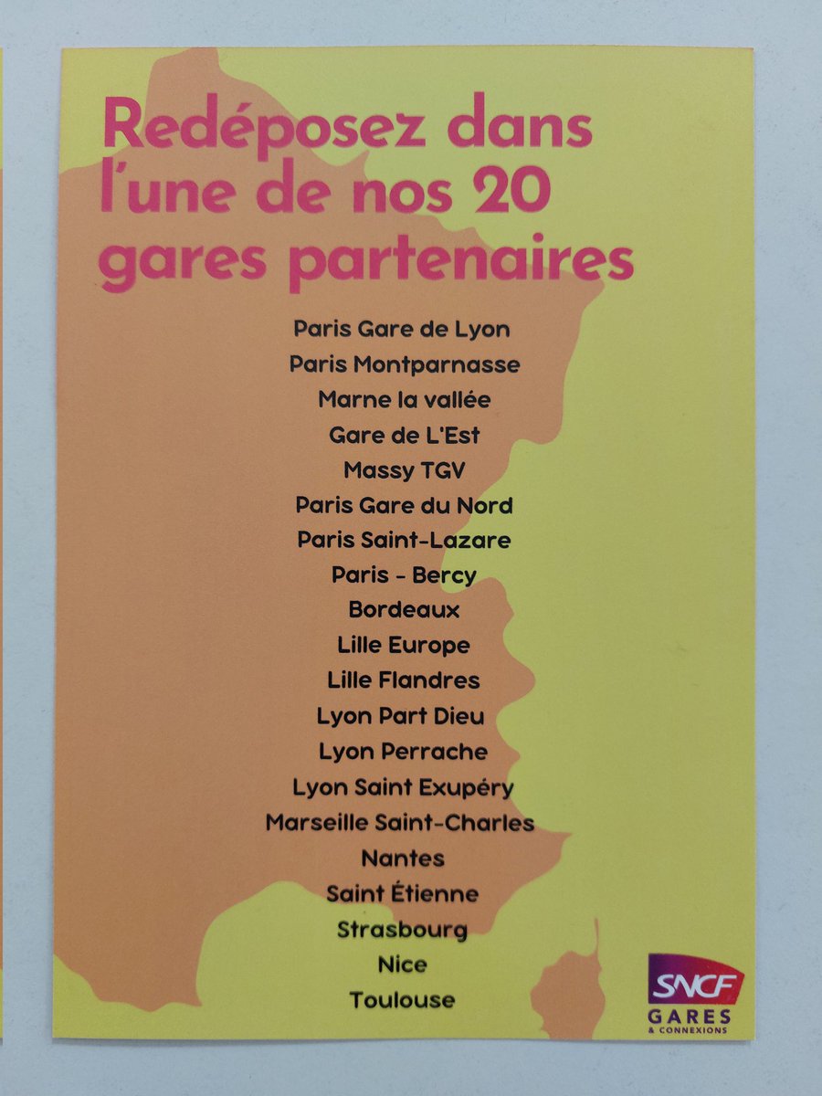 La @garesaintetiennechâteaucreux vous propose un nouveau service... des chargeurs de batterie de téléphone... juste à scanner le QR Code, inscrire son numéro de CB et ce service vous donne droit à 1 heure gratuite et ensuite 1€/jour 👏