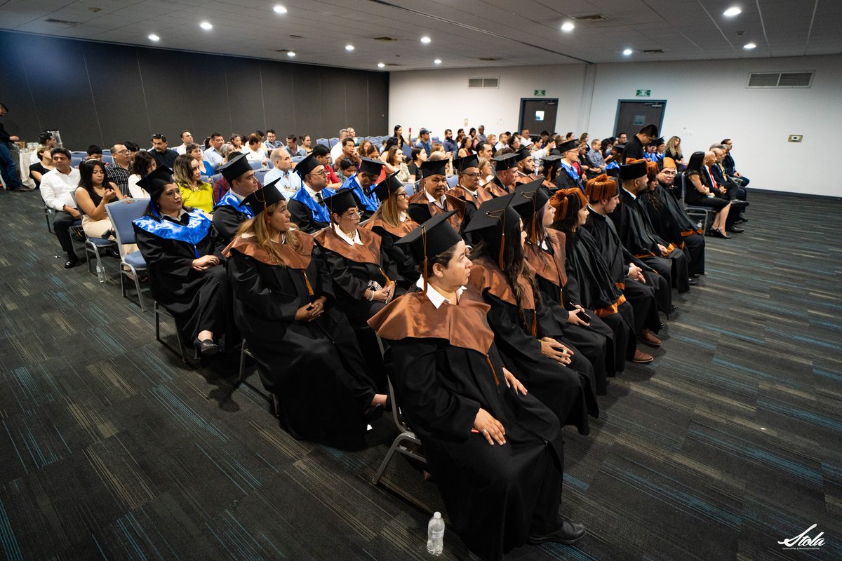 ICJForenses's tweet photo. 👩‍🎓👨‍🎓 Toda la gran familia que conforma al Instituto de Ciencias Jurídicas y Forenses con orgullo hacemos una extensa felicitación a las y los recién egresados.👏👏👏

Les deseamos que sigan los logros y éxitos en su desarrollo profesional y personal. 🎓✨

#SomosICJF https://t.co/2fGLJAgQz7