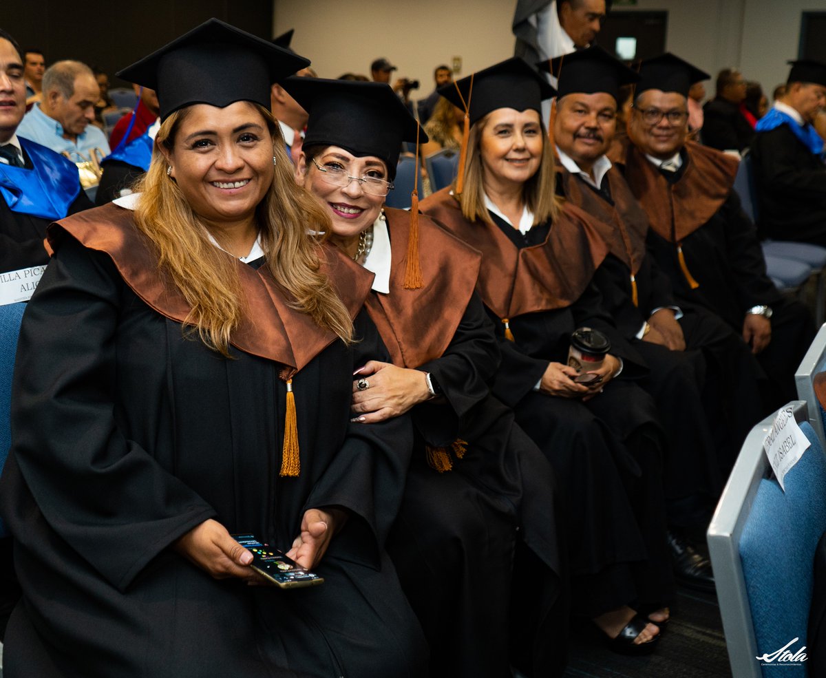 ICJForenses's tweet photo. 👩‍🎓👨‍🎓 Toda la gran familia que conforma al Instituto de Ciencias Jurídicas y Forenses con orgullo hacemos una extensa felicitación a las y los recién egresados.👏👏👏

Les deseamos que sigan los logros y éxitos en su desarrollo profesional y personal. 🎓✨

#SomosICJF https://t.co/2fGLJAgQz7