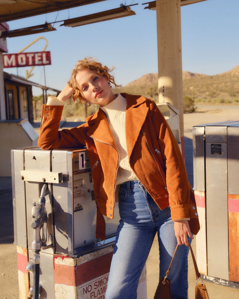 lulusdotcom's tweet photo. fall just got a whole lot cozier 🍂🤍 check out these latest jacket drops and add a few (or all of them) to cart ✨#lovelulus #fallfashion #falljackets https://t.co/ijItSMc4ml