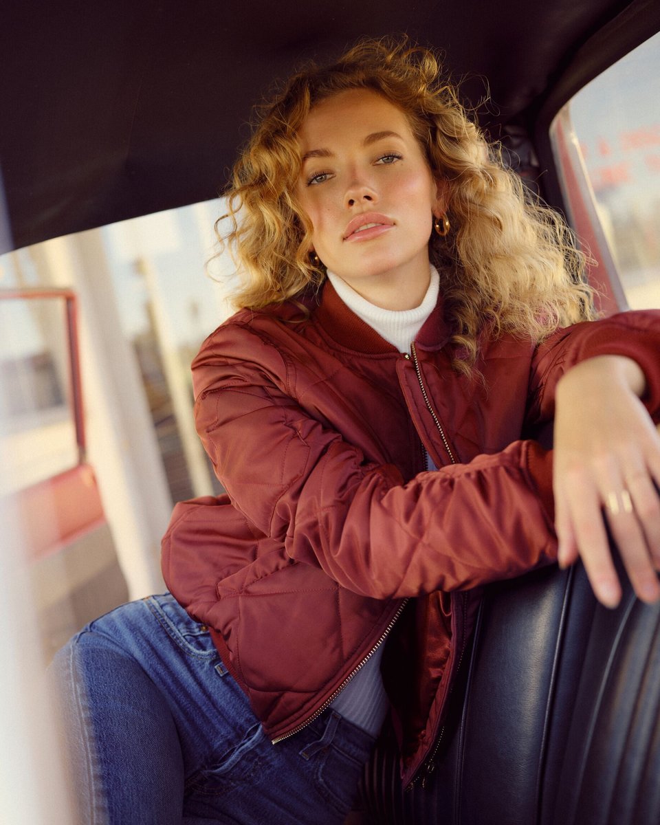 lulusdotcom's tweet photo. fall just got a whole lot cozier 🍂🤍 check out these latest jacket drops and add a few (or all of them) to cart ✨#lovelulus #fallfashion #falljackets https://t.co/ijItSMc4ml