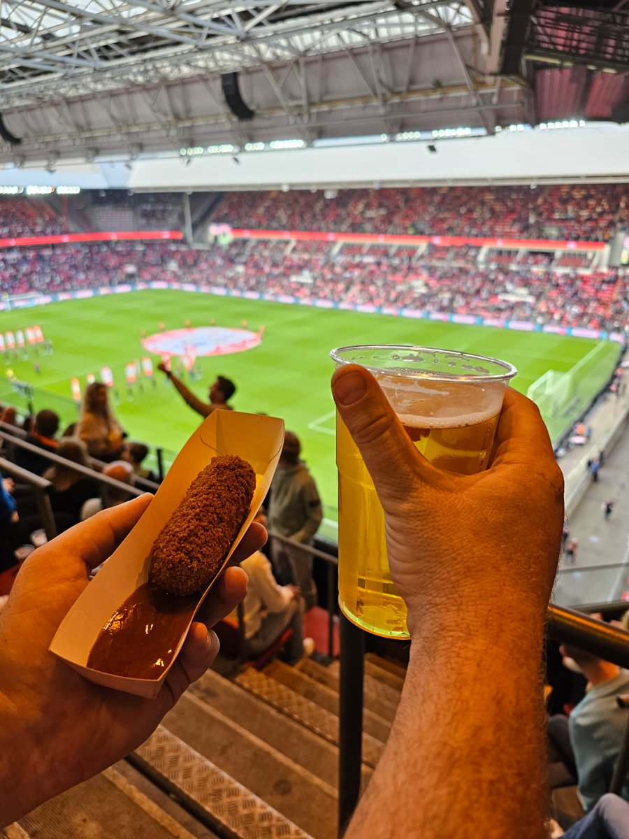 Unbelievable footy scran @FootyScran BitterBallen (Beef Croquette) €4 and pint of Bavaria €5.75 at @PSV