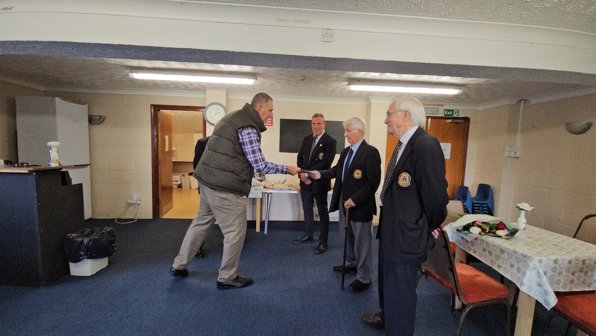 AnglianCom's tweet photo. Today was a very special day, as the @FostersSol Anglian Combination paid tribute before the start of the game to our very own Vince.I may be 40 years of age, but even I heard a story or two from Vince today when he was a ref,even when I was only learning to walk!
#ThankYouVince https://t.co/TFL4c8Bar2
