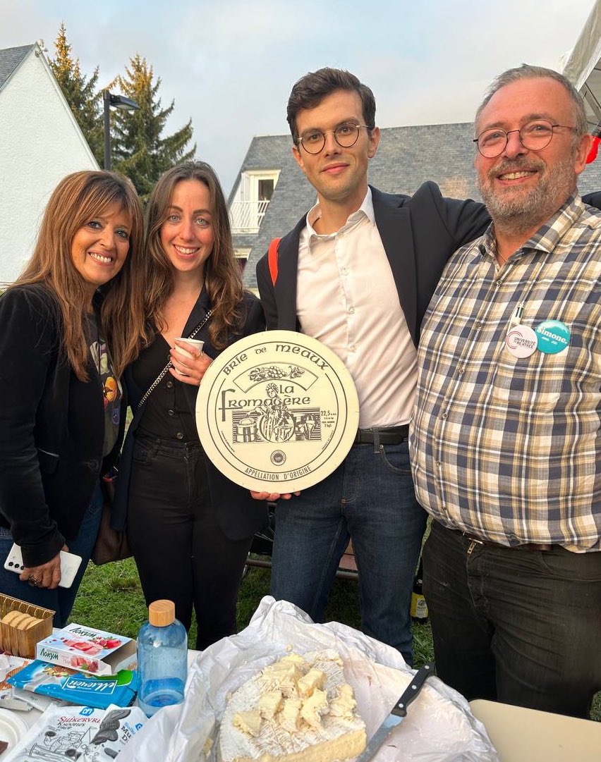 PierreBaty's tweet image. Se former et échanger entre élus locaux et pour mieux servir. #IFED

👉 Et très fier de présenter les meilleures spécialités franciliennes, à commencer par l’excellent Brie de Meaux 😋

#URMoDem #Guidel2023