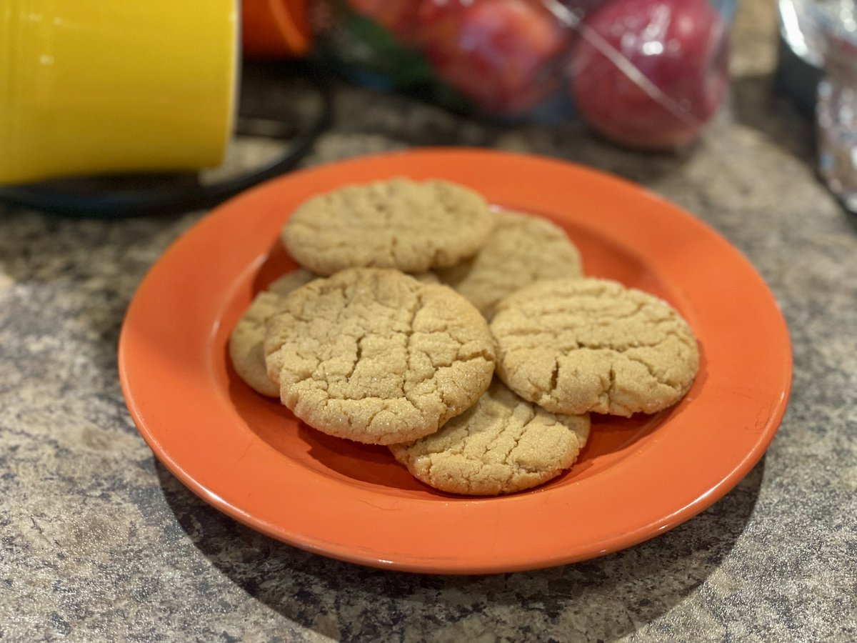 AndyManar's tweet image. Just got home from #DecaturIL to a plate of @paula_manar’s peanut butter cookies. Today is a good day. 😋