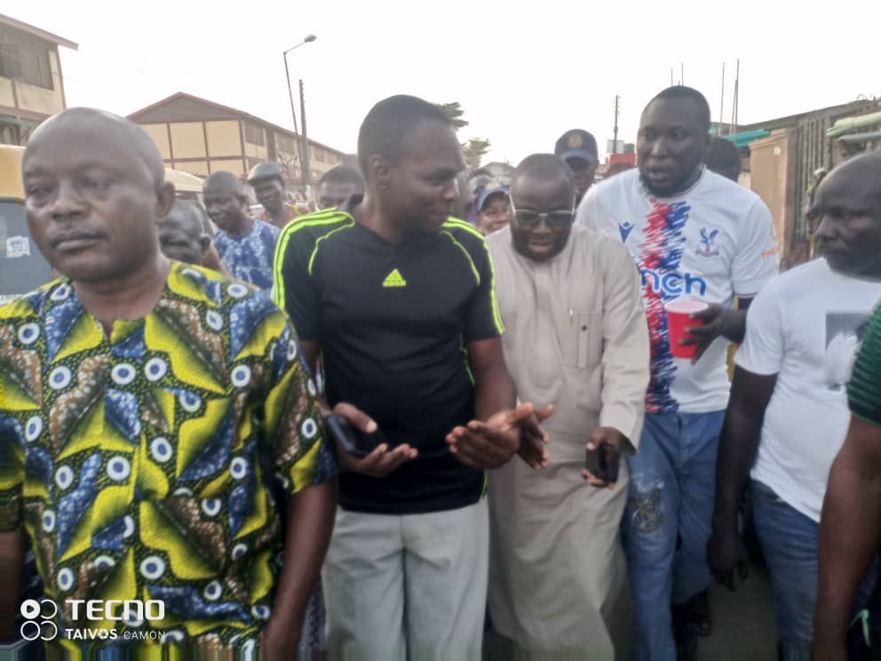 kuye_ade's tweet photo. I was joined by elated residents today to inspect the newly constructed Jossy Castro and Fadipe Streets in Somolu Federal Constituency by FERMA. We will continue to push for more govt presence in Somolu. https://t.co/vRiAA6mflg