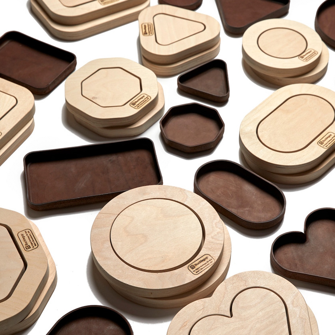 Buckle_Guy's tweet image. While wet molds are great for making ready-to-use valet trays, you can also use wet molded leather to add structure to bags, wallets, purses, cases, card holders, and the like. 
Wet Molds ➡️ l8r.it/i0yZ

#leathercraft⁠
#leatherwork⁠
#leathertips
#diyleather