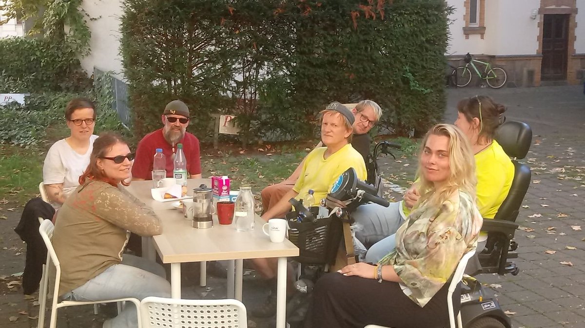 Niederschwelliger Einstieg ins Radio-Machen für Menschen mit körperlichen oder Sehbeeinträchtigungen, chronischen Krankheiten und nicht sichtbaren Behinderungen jeden 2. Donnerstag. Mehr Infos unter radioblau.de/termine/inklus…