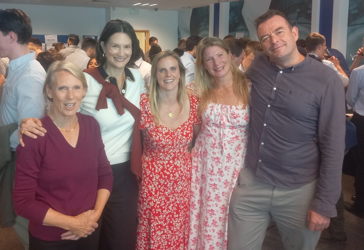 Lovely, moving eve celebrating 10th anniversary of @IofPHC & QMUL's Pre-Hospital Medicine BSc, dev'd/taught by the astonishing Dr. @gareth_grier & Prof Danë Goodsman; enabled by Bryonny Dunn, @ClairePark01 & so many others. This is an amazing community that saves & changes lives.