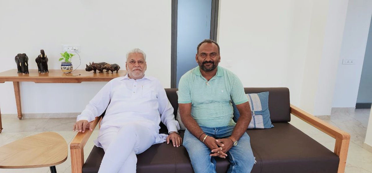 RajeshDevani1's tweet image. हमारे गूरू सन्मान परम परशोतम रूपालाजी को जन्मदिन के मंगलपर्व पर हार्दिक शुभकामनाएँ... आपका जीवन और परिवार खुशियों,प्रगति एंव परस्पर प्रेम से सदैव ओत प्रोत रहे यही कामना करता हूँ,, प्रभु आपको हमेशा खुश एवम स्वस्थ रखे और सफलताऐं प्रदान करें #ParshottamRupala 
🙏राजेश देवाणी 🙏