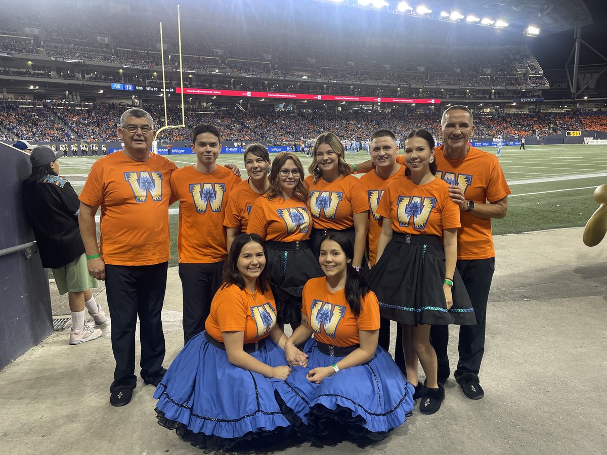 Miigwech @Wpg_BlueBombers for hosting WASAC Youth & creating a sense of belonging at #OrangeShirtDay game honouring the National Day for Truth and Reconciliation 🧡🏈 #ForTheW