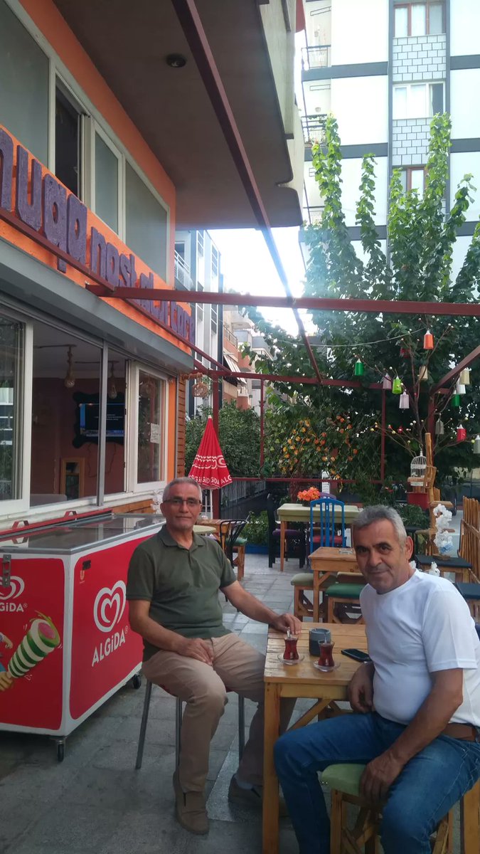 hüga nostalji cafe, mekan sahibi Galip kardeşimle sohbet.